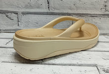 Load image into Gallery viewer, FitFlop - RELIEF RECOVERY - Toe-Thong Sandals - Gold