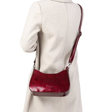 Load image into Gallery viewer, REMONTE - Q0721-33 - HAND/CROSS BODY BAG - Red