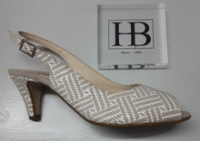 Load image into Gallery viewer, HB Italia - B272 SHOE/SANDAL - Beige/White Intreccio