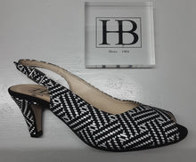 Load image into Gallery viewer, HB Italia - B272 SHOE/SANDAL - Black/White Intreccio