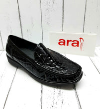 Load image into Gallery viewer, ARA - 12-40101 08G - Crocodile Patent/Leather MOCCASIN SHOE - Black