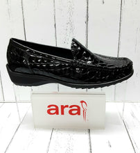 Load image into Gallery viewer, ARA - 12-40101 08G - Crocodile Patent/Leather MOCCASIN SHOE - Black