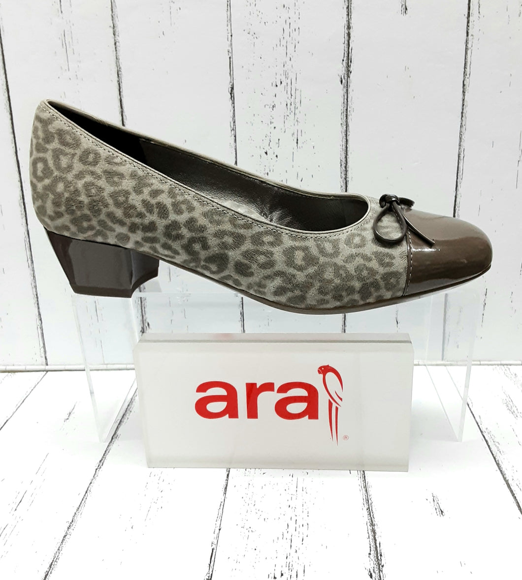 ARA - 12-43503 23F - NUBUCK/PATENT COURT SHOE - Grey