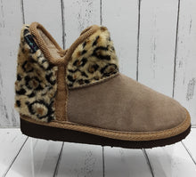 Load image into Gallery viewer, MOSHULU - 120470  - SNOWMAN LEOPARD - SLIPPER BOOT